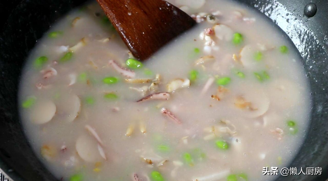 这是芋头汤的做法，与小海鲜巧妙搭配，太好喝了，鲜上加鲜