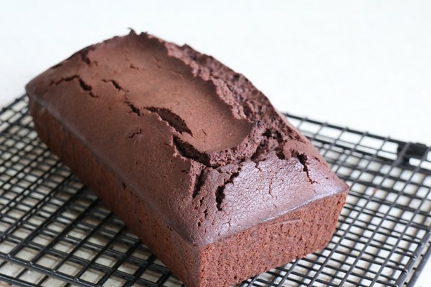 全家老少都爱吃的黑麦可可蛋糕，在家中一个烤箱就可以做得很好吃