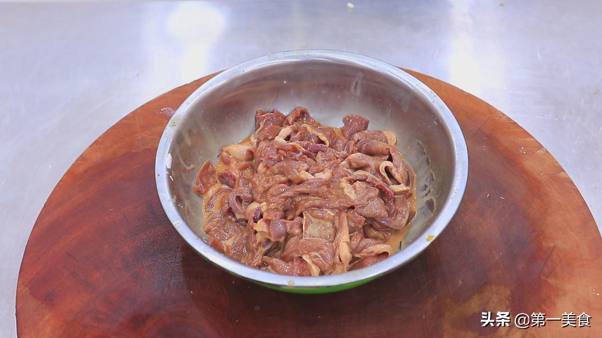 这才是猪心最好吃的做法，又香又辣无腥味，一顿多吃两碗饭