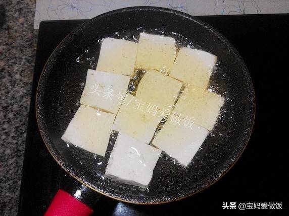 去啥路边摊，想吃小吃就自己做：香煎孜然豆腐，想不想试试？