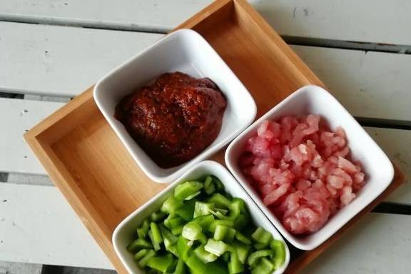 肉末茄子的东北做法，多一样调料，特别好吃下饭，加一步省油不腻