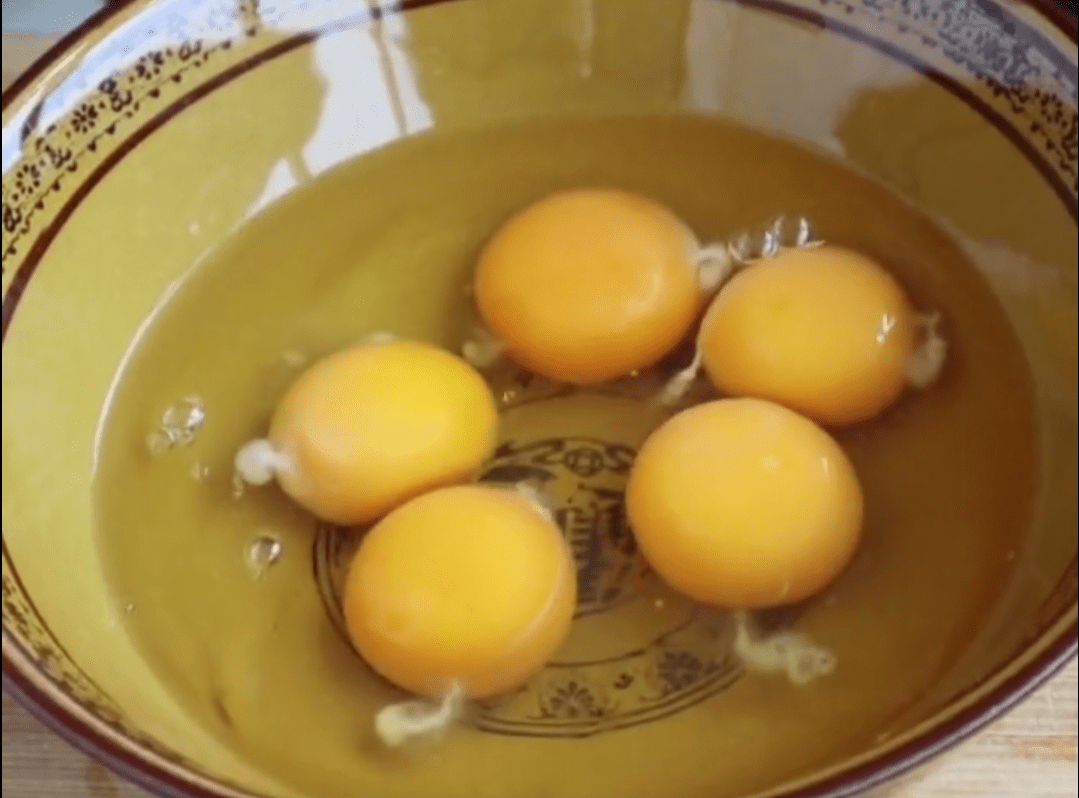 原来水煮荷包蛋的做法这么简单，无散花，无白沫，又圆又嫩又漂亮