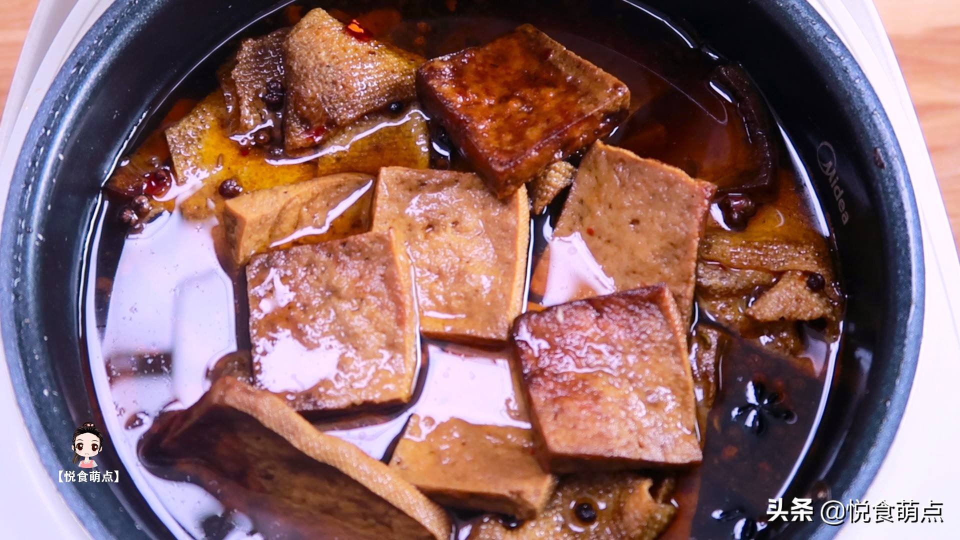 白豆腐做成五香卤豆干，用料家常做法简单，爱吃豆腐的记得收藏哟
