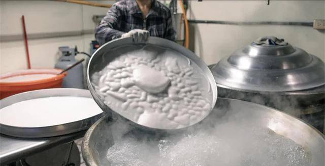 广西大叔在广东开早餐店，一天用掉800斤米浆，半天卖500碗