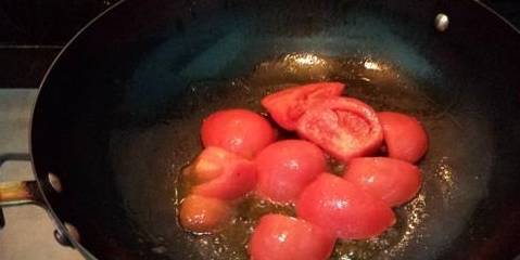 为何营养师认为，西红柿炒鸡蛋这道菜不健康？一个错误步骤是关键