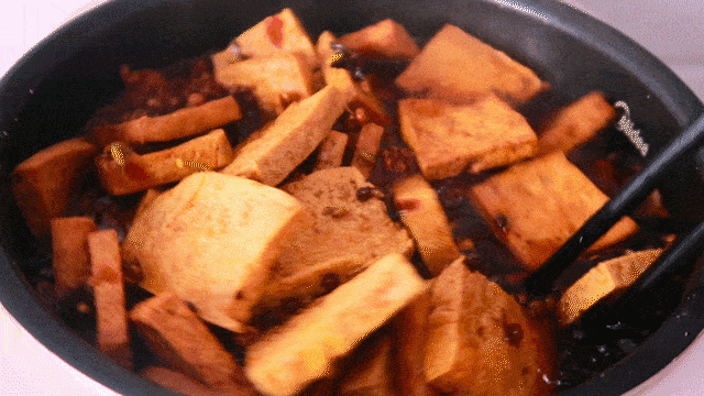 白豆腐做成五香卤豆干，用料家常做法简单，爱吃豆腐的记得收藏哟