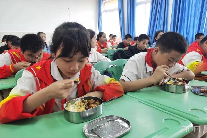 “吃得饱”更要“吃得好”贵州铜仁学生营养餐再提质