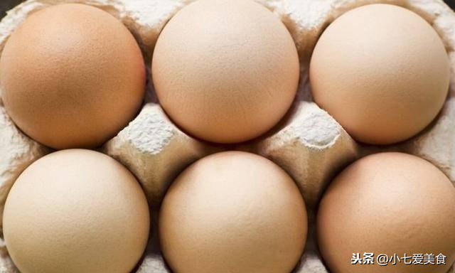 鸡蛋最经典的吃法，端上桌全家抢着吃，学会做给家人吃