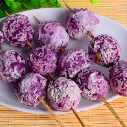 紫薯属于粗粮，含有丰富的膳食纤维，日常大米白面吃得多，