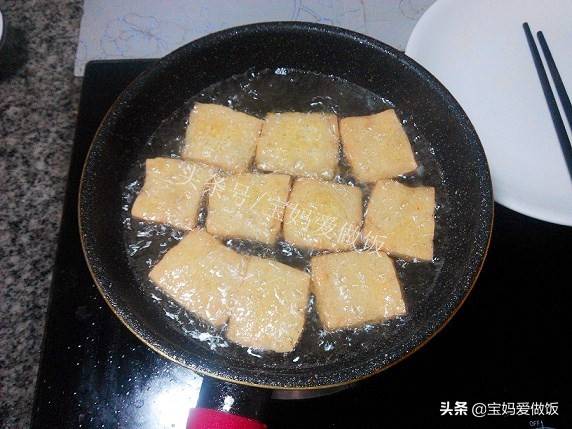 去啥路边摊，想吃小吃就自己做：香煎孜然豆腐，想不想试试？