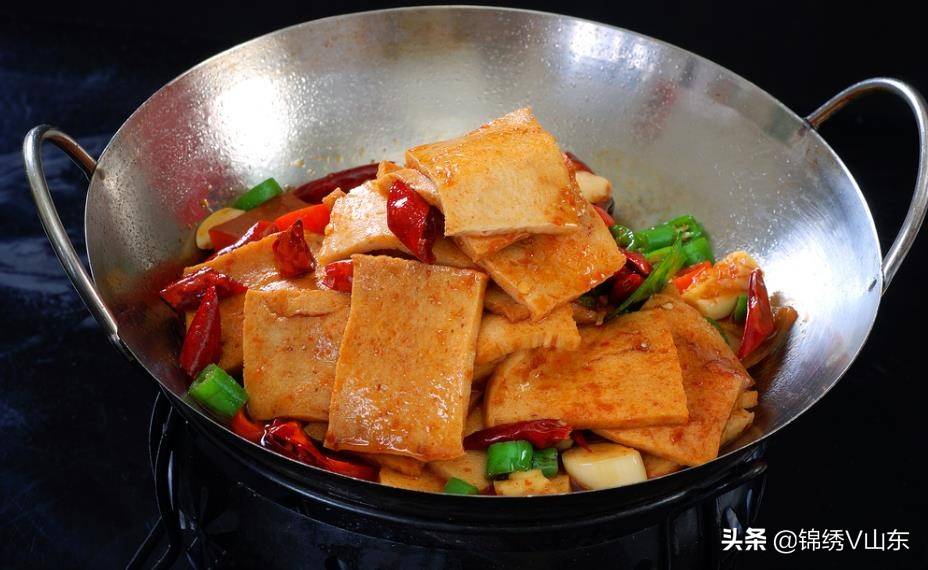 春天美味推荐：鱼香白菜，酱焖排骨，热干面，肉丝炒菜花的做法