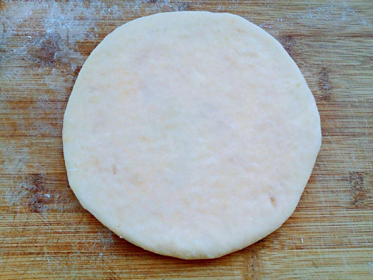 「黄金奶酪饼」的做法，包裹着奶香浓郁的芝士奶酪，酥脆香甜