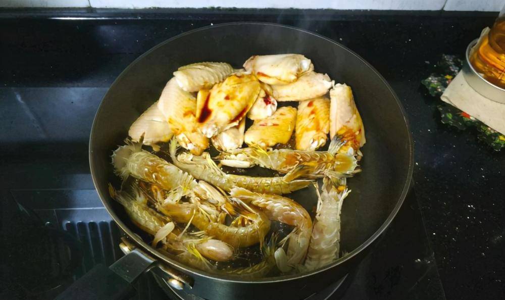 “可乐鸡翅法”做皮皮虾，连虾壳都带味，好吃易上手