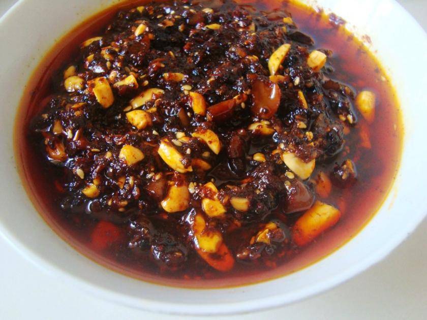 老干妈酱的配料表非常简单，主要的配料就是豆豉、辣椒和菜籽油。