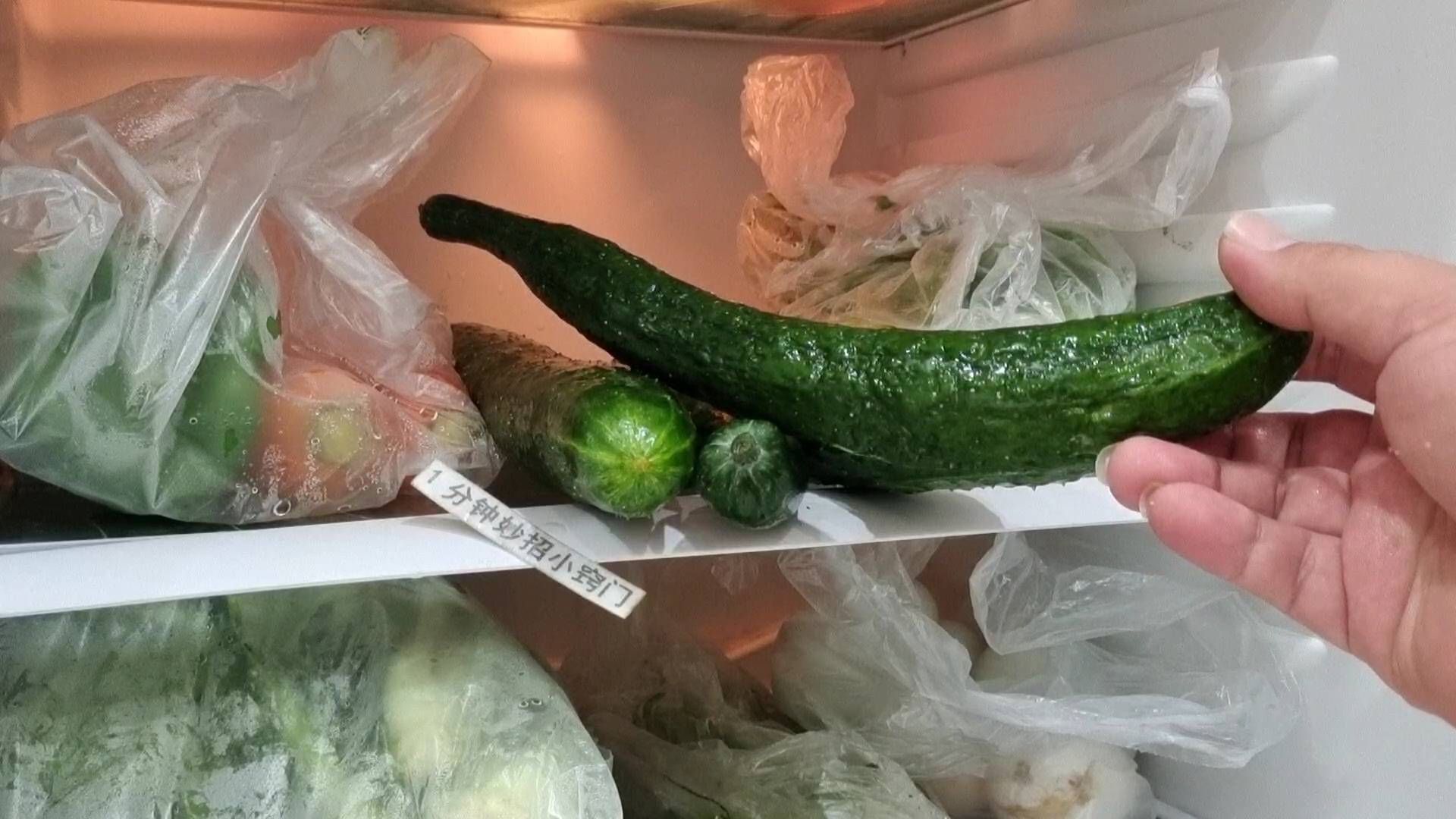原来黄瓜不用放冰箱，学会简单方法，放半个月都新鲜，快学学
