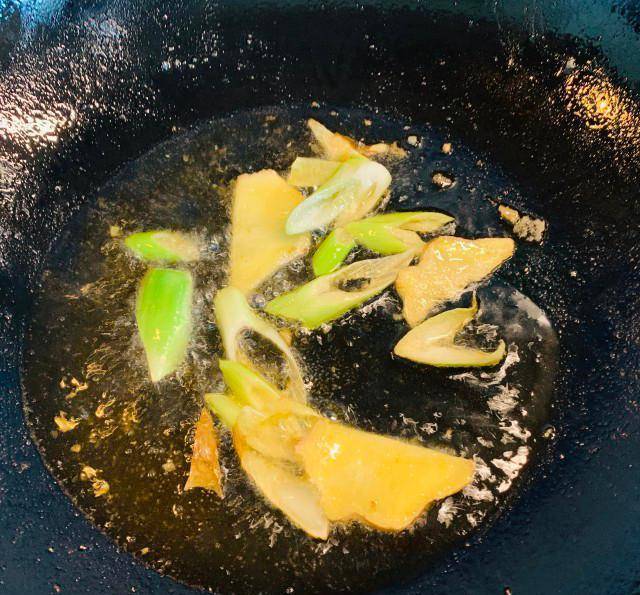 火麻仁香菇木耳黄花鱼，非常美味，家常菜