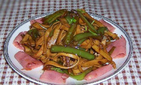 家常小菜：猪头肉茭白，辣味豆腐皮，小炒素蘑菇