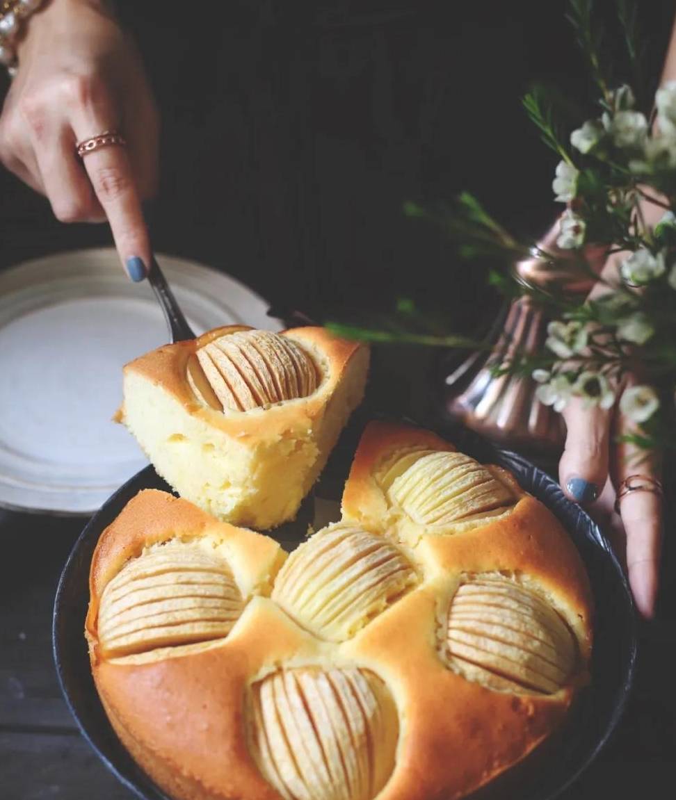 制作简单，好看好吃的德式苹果蛋糕，视觉和味觉的双重享受