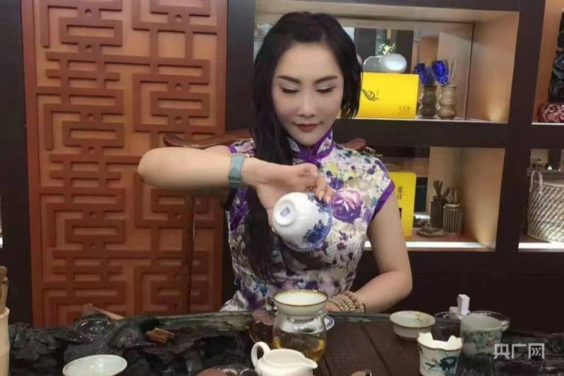 0后茶艺师和她的“黄太公情结”"