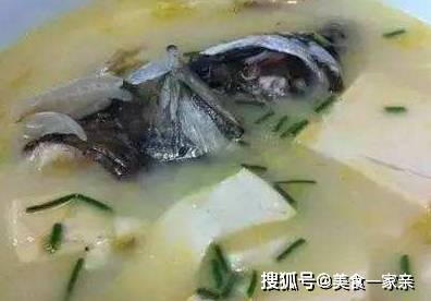 “鱼头豆腐汤”好吃有诀窍，这样做，汤白味道鲜，看完长见识！