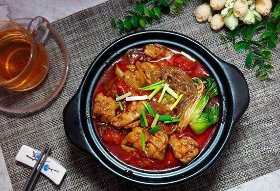 这道番茄火锅鸡，做法是真简单，香浓美味让你胃口大开！