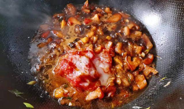 番茄肥牛烩饭，鲜香营养美味，烹制时做好1点，口味香美吃着舒坦